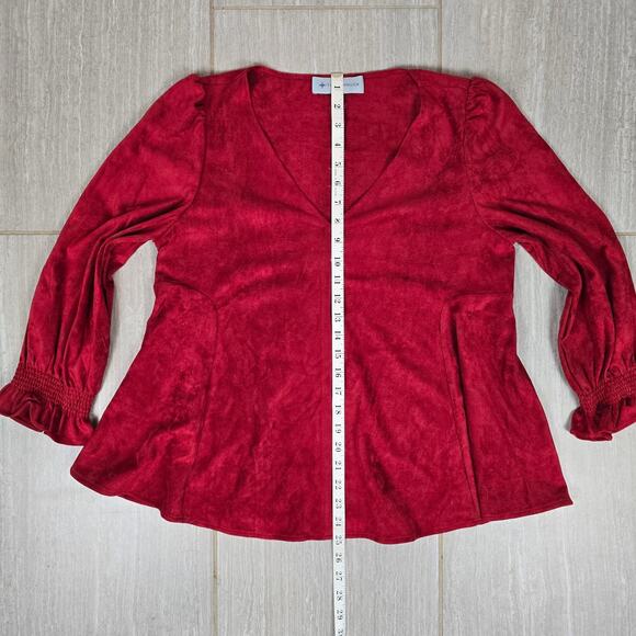 Tuckernuck Easton Faux Suede Blouse Size Medium Red V Neck Puff Sleeve - Picture 4 of 7